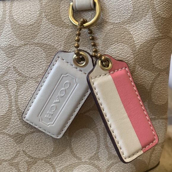 💥💥SOLD💥💥Coach Shoulder Bag - Picture 2 of 8